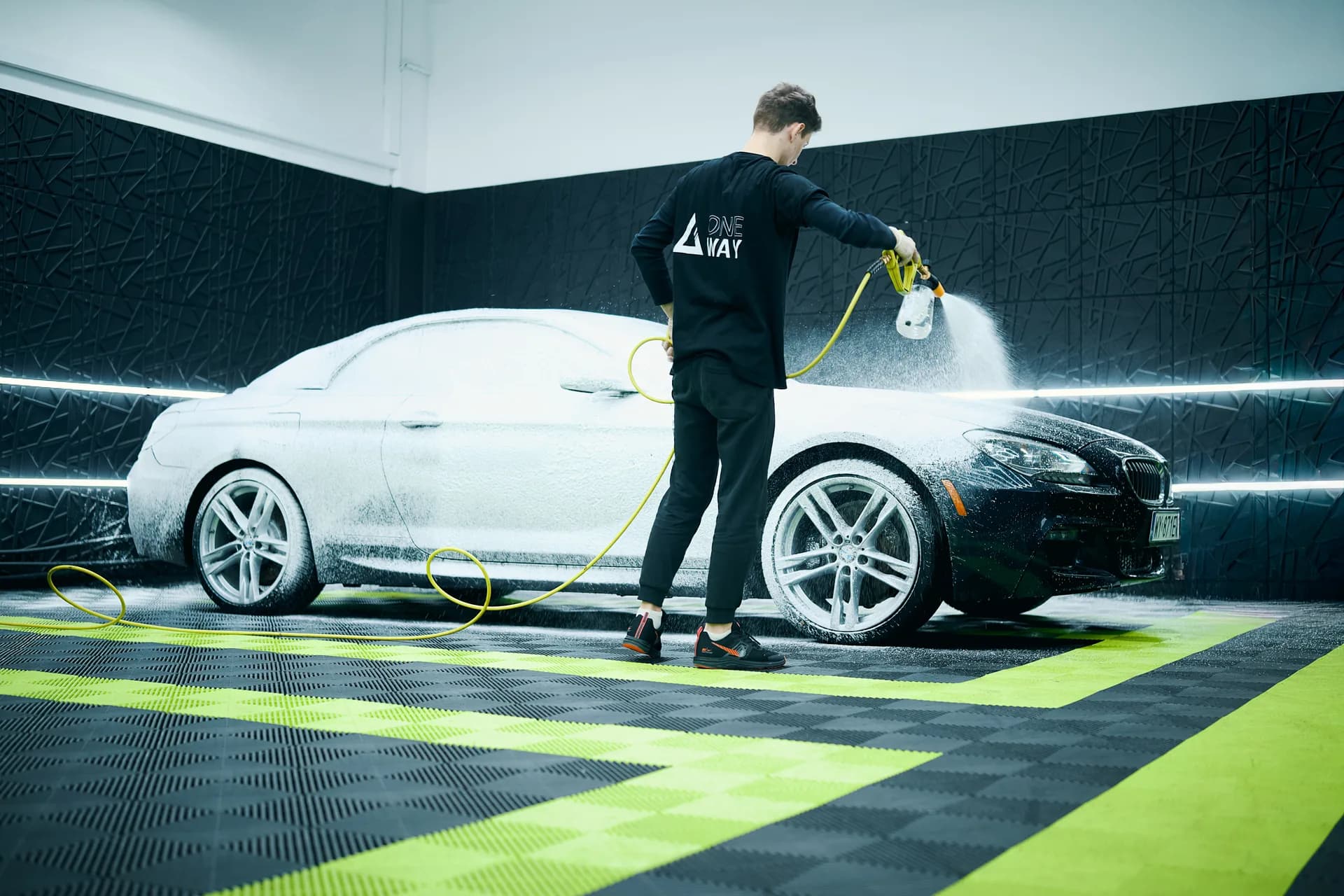 BMW 6 Series Cabrio — BMW 6 Series Cabrio — детейлинг салона, глубокая чистка кожи и защита мягкой крыши